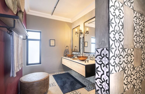 Omuthiya Cabina | Etosha King Nehale