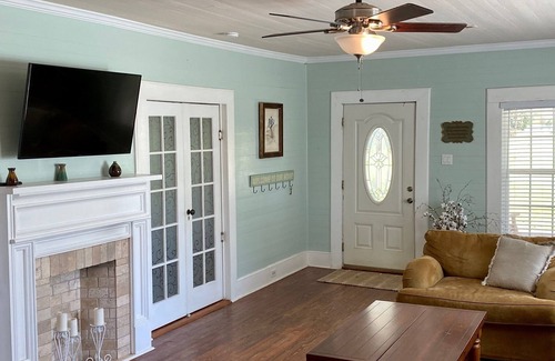 Georgetown Casa | “Eufaula Cottage” Charming Lakefront Cottage