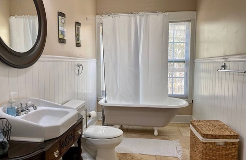 Georgetown Casa | “Eufaula Cottage” Charming Lakefront Cottage