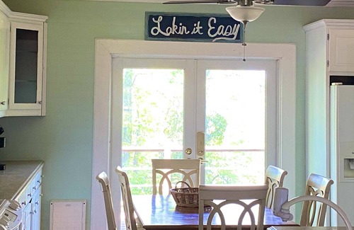 Georgetown Casa | “Eufaula Cottage” Charming Lakefront Cottage