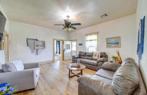 Eufaula Casa | Eufaula Getaway with Patio, Walk to Beach and Marina!