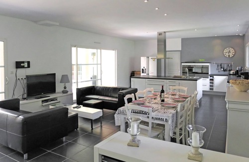 Grayan-Et-L'Hopital Casa | Eugénie by Interhome