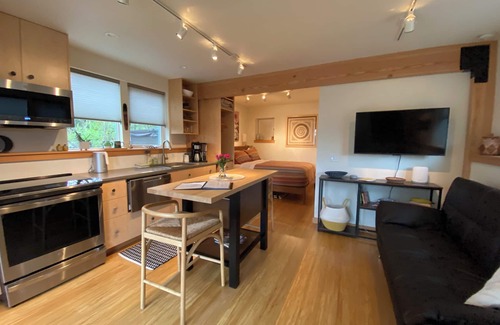 Friendly Apartamento | Eugene Woodsy Studio - a peaceful, private hideaway with hot tub