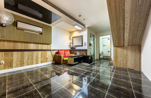 Eumseong Hotel | Eumseong Black and White