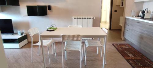 Centro Giano Apartamento | Eur Laurentina Luminoso fino a 5 ospiti
