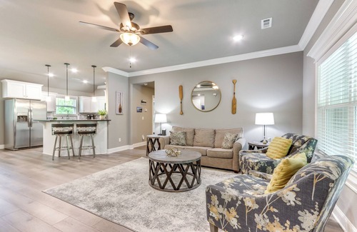 Holiday Island Casa | Eureka Springs Family Home - 1/2 Mi to Marina!