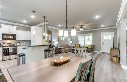 Holiday Island Casa | Eureka Springs Family Home - 1/2 Mi to Marina!