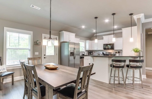 Holiday Island Casa | Eureka Springs Family Home - 1/2 Mi to Marina!