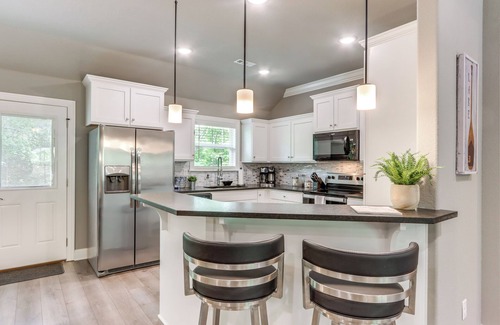 Holiday Island Cabaña | Eureka Springs Family Home - 1/2 Mi to Marina!