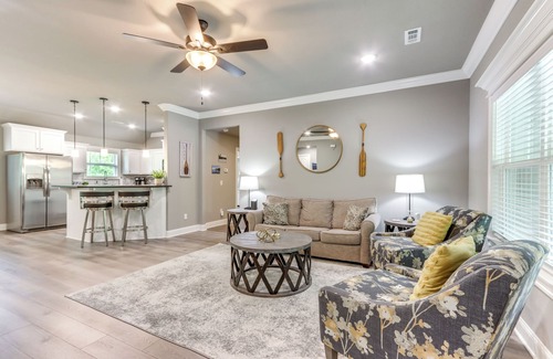 Holiday Island Cabaña | Eureka Springs Family Home - 1/2 Mi to Marina!