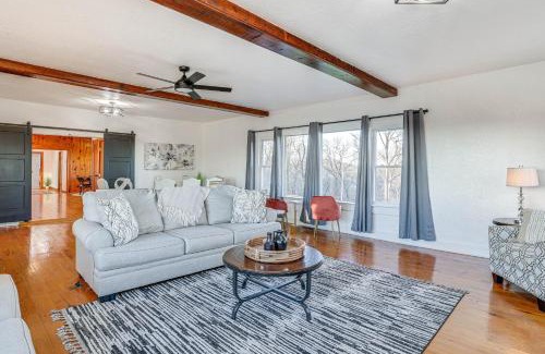 Eureka Springs Casa | Eureka Springs Home Rental with Panoramic Views!