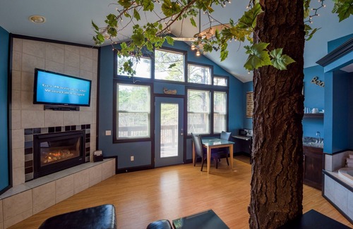 Eureka Springs Casa | Eureka Springs Treehouses, Hobbit Caves & Castles