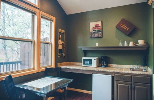 Eureka Springs Casa | Eureka Springs Treehouses, Hobbit Caves & Castles