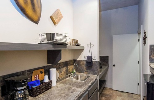 Eureka Springs Casa | Eureka Springs Treehouses, Hobbit Caves & Castles