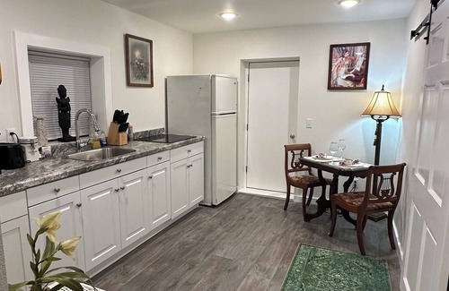 Eureka Springs Historic District Apartamento | EUREKA SUITE, FULL KITCHEN. ONLY HOTEL WITH PARKING IN DOWNTOWN