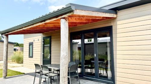 Municipality of Hellevoetsluis Chalet De Esquí | EuroParcs Poort van Zeeland