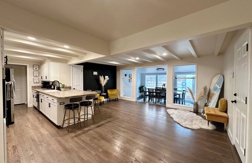 Southeast Casa | ✨European Style Hideaway💝Central Location⭐GameRoom⭐Free Wine⭐Fast Wifi⭐NetFlix