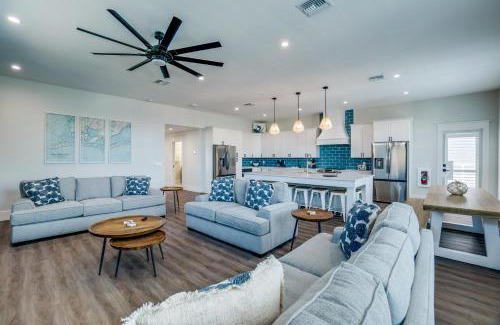 Bradenton Beach Casa | EV Charger, Endless Summer by SeaBreeze Vacation
