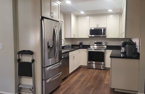 San Ramon Casa | EV Charger, High-speed Internet, 3 Br 2 Bth stylish Dublin remodeled townhome.