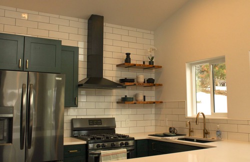 Bigfork Casa | EV Charger, Vineyard, Championship Golf Course all with a Beautiful Water View!