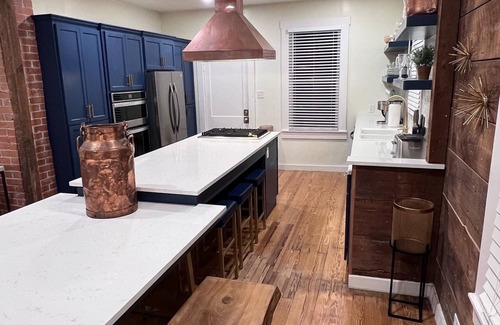 Brenham Casa | Eva on West Alamo