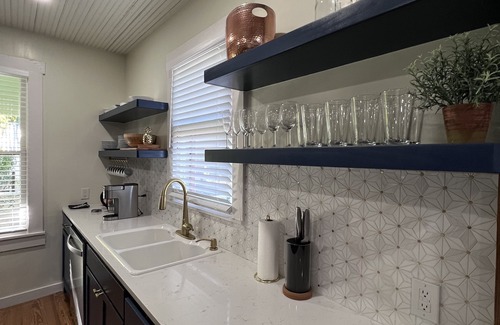 Brenham Casa | Eva on West Alamo