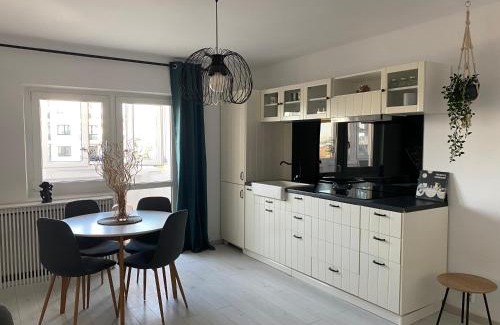 Bucharest Apartamento | Evan Cozy Flat with balcony & parking, 13 September