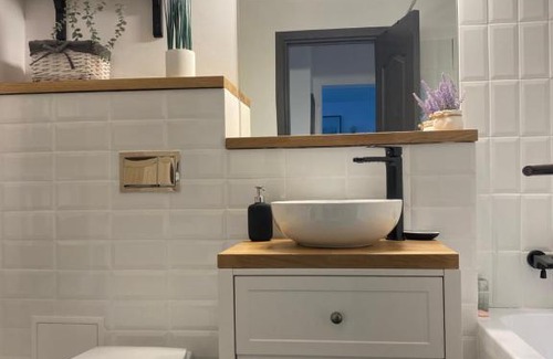 Bucharest Apartamento | Evan Cozy Flat with balcony & parking, 13 September