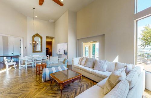 Lake Bridgeport Casa | Evans Eden