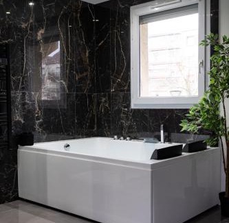 Plessis-le-Roi Apartamento | Evasion romantique avec jacuzzi