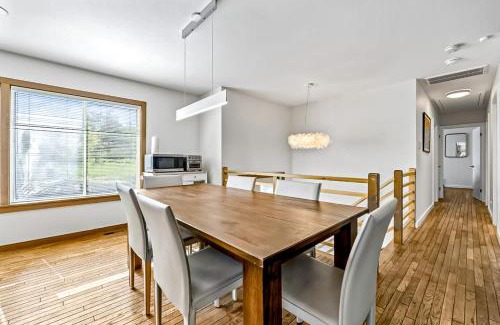 Cushing Casa | Evelyn's River Front Retreat