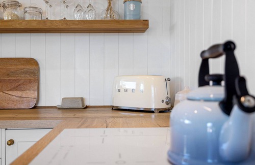 Flinders Casa | Evening Tide - Beautiful spacious pet friendly home next to the ocean.