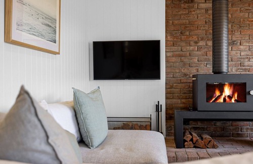 Flinders Casa | Evening Tide - Beautiful spacious pet friendly home next to the ocean.