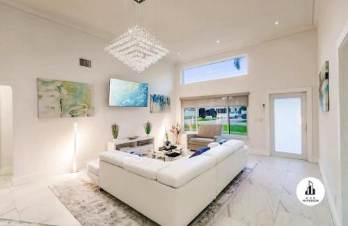 Ojus Casa | Events Welcome - Upscale Venue - Pool, Valet & More