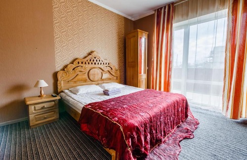 Kosuv Stary Hotel | Everest