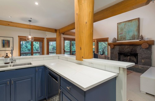 Nordic Estates Casa | ❄︎ Evergreen Escape at Taluswood❄︎ | 3 BR Ski In | Private Garage | Hot Tub & Pool