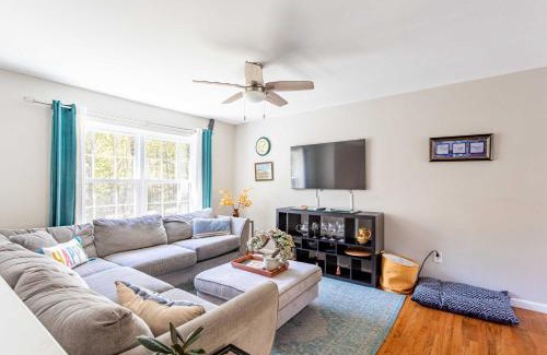 Gouldsboro Casa | Evergreen Escape Hot Tub Game Room Fire Pit