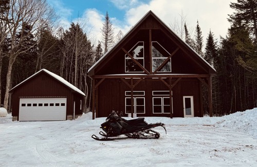 Greenville Cabina | Evergreen Escape - Winter and Summer fun on Moosehead Lake!