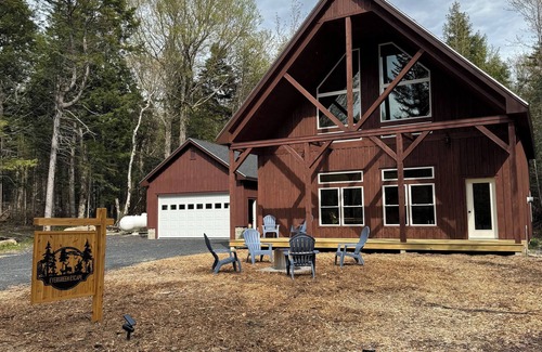 Greenville Cabina | Evergreen Escape - Winter and Summer fun on Moosehead Lake!