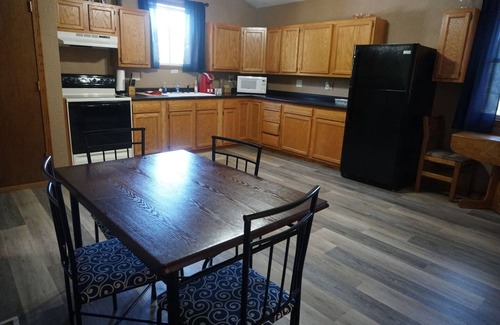Montello Apartamento | Evergreen Farm 20 Acres+Goats, Eggs, Arcade Games