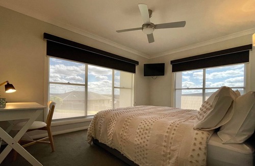 Cessnock Casa | Evergreen - Good Views All-round