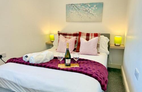 Kidlington Apartamento | Evergreen Lodge - Two Bed Lux Flat - Parking, Garden, Patio, WIFI, Netflix - Close to Blenheim Palace & Oxford - F3