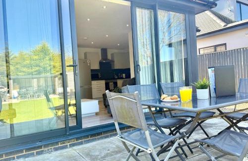Kidlington Apartamento | Evergreen Lodge - Two Bed Lux Flat - Parking, Garden, Patio, WIFI, Netflix - Close to Blenheim Palace & Oxford - F3