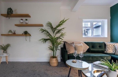 Sheldon Casa | Evergreen Lodge-Wyndale-4BR WParking BHam NEC