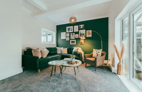 Sheldon Casa | Evergreen Lodge-Wyndale-4BR WParking BHam NEC
