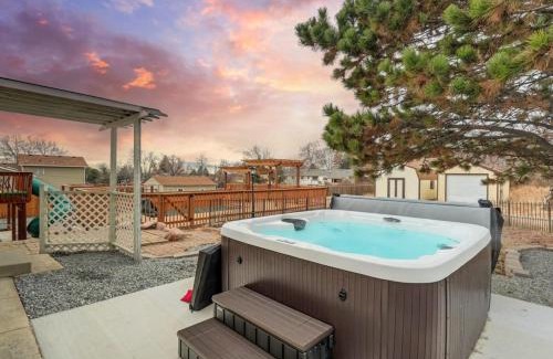 Park Vista Casa | Evergreen Luxe - Hot Tub Gaming Haven Big Groups