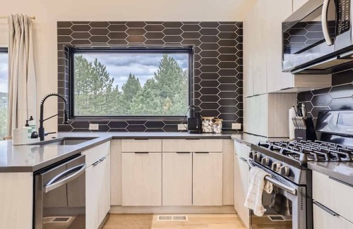 Evergreen Meadows Casa | Evergreen's Modern Cabin. 20Acres/Seclusion/Creek!