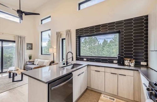 Evergreen Meadows Casa | Evergreen's Modern Cabin. 20Acres/Seclusion/Creek!