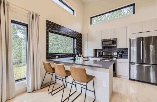 Evergreen Meadows Casa | Evergreen's Modern Cabin. 20Acres/Seclusion/Creek!