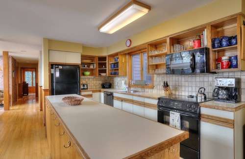 Rangeley Casa | Evergreen Shore | Spacious Family Retreat w/ Flat Lawn & Stunning Lake Views